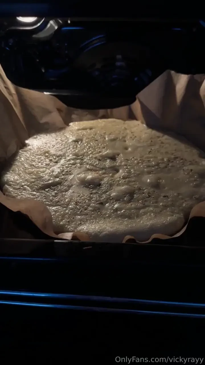 I have a lot of talent and i can make you hard with my cooking 