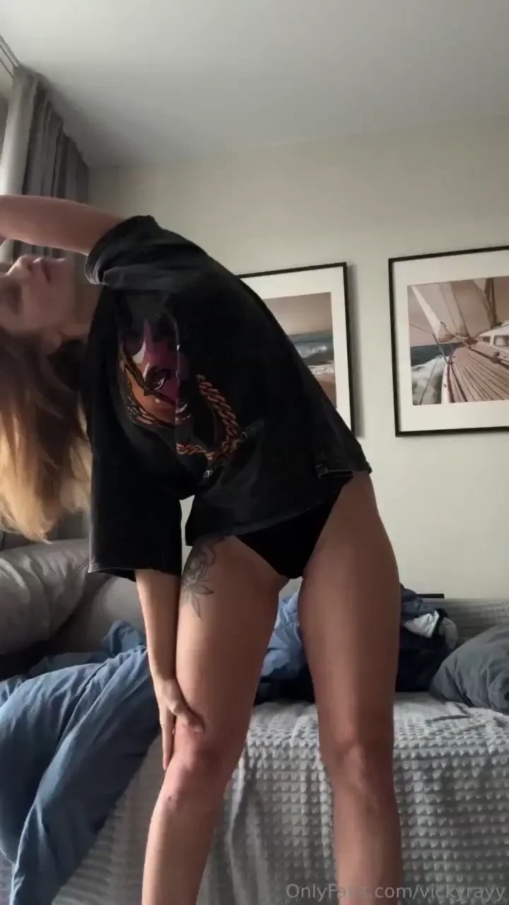 Maybe we can dance look how i can move 