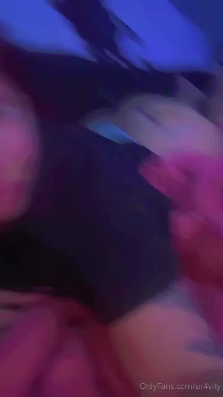 Estoy aburrida queres venir a jugar 