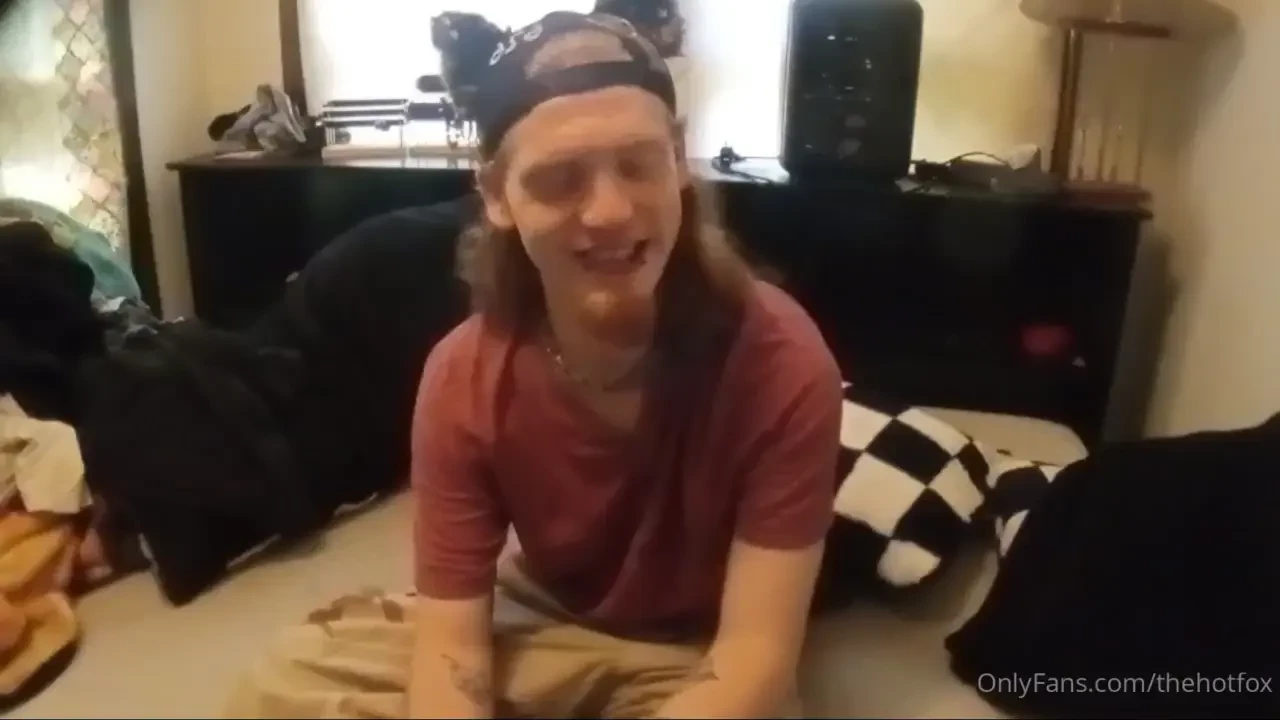 Wanna watch me cum while i watch some porn 