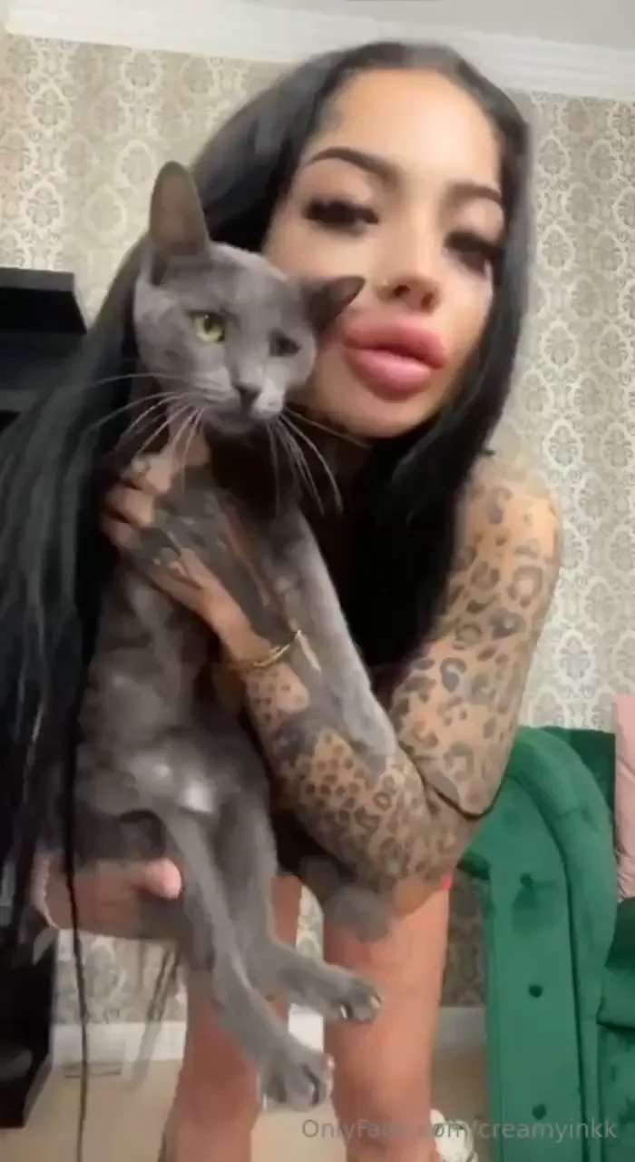 Feline fanatic onlyfans model sharing my love for cats and creativity 