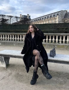 How do you like my outfit for our first dating part 1