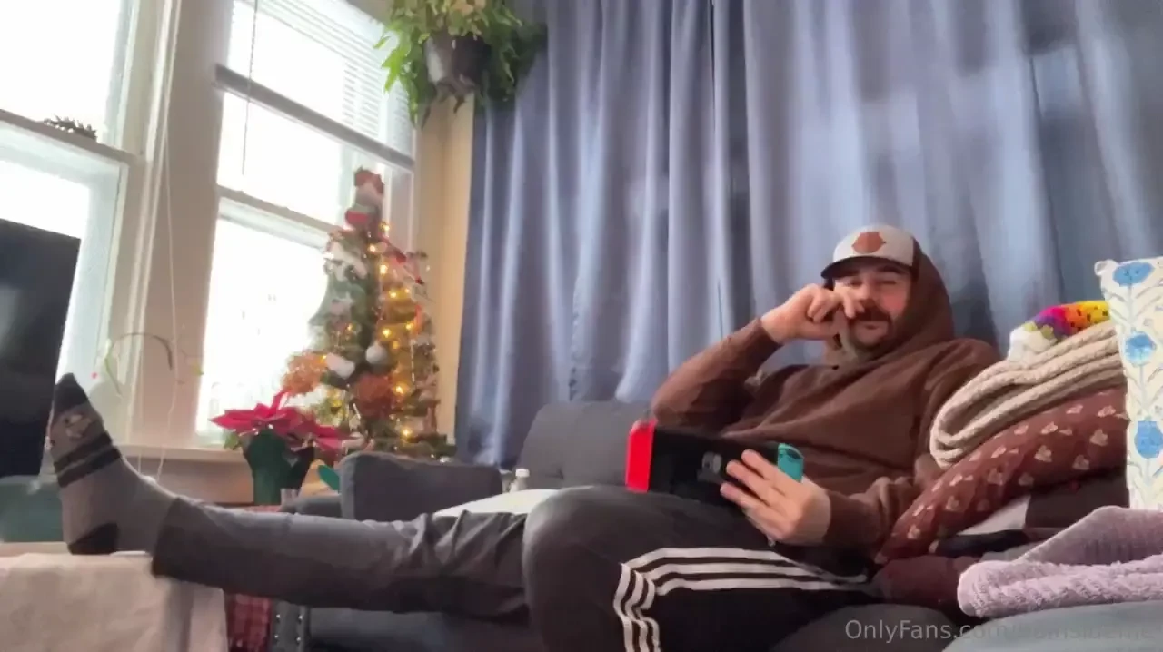 Yeah bro you like smelling my farts and secretly watching me stench up 