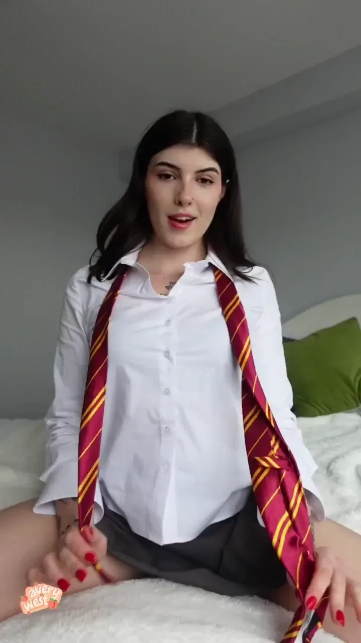 Whoremione let s you explore her chamber of secrets 