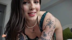 I know you love both of my holes daddy so can you worship them for me