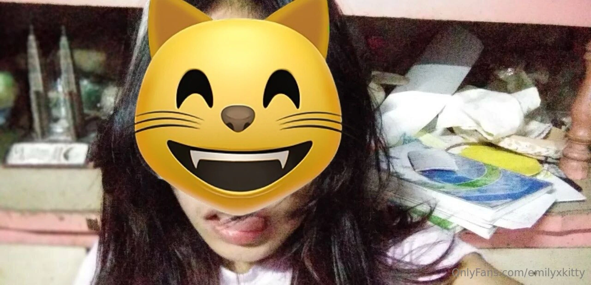 Many old picsss i guess they dont look so good with the emojis i will part 4 