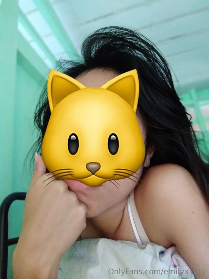 Many old picsss i guess they dont look so good with the emojis i will part 5 
