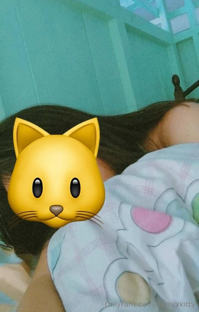 Many old picsss i guess they dont look so good with the emojis i will part 3 