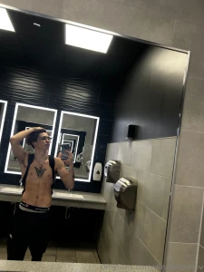 Lil calm gym day felt like showing myself