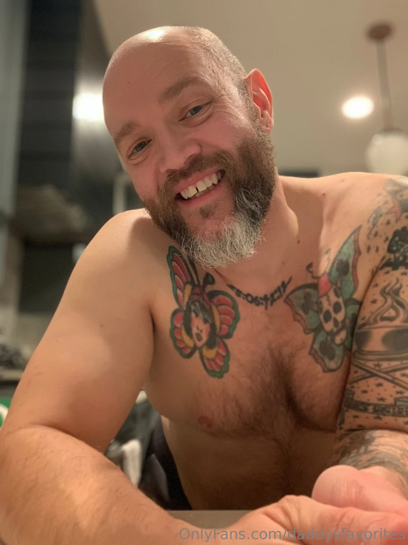 Hi babiesss- daddy misses you cum sext me at hung_daddydom part 2 