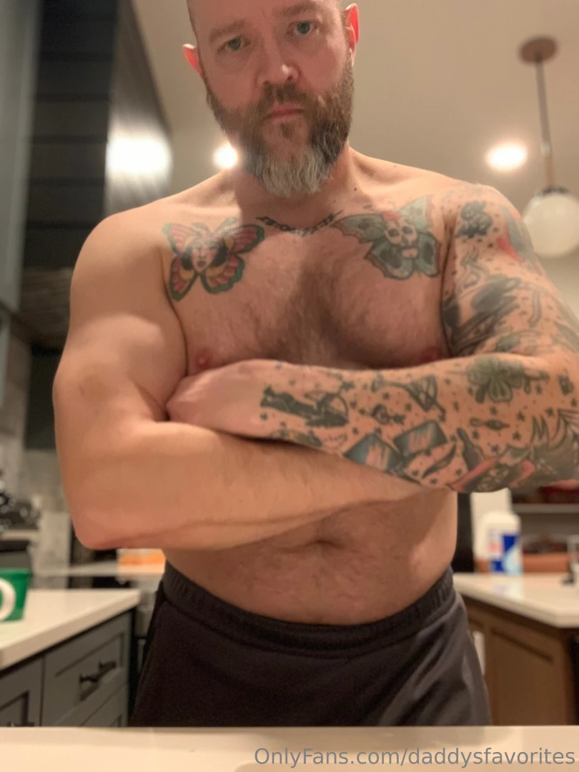 Hi babiesss- daddy misses you cum sext me at hung_daddydom 