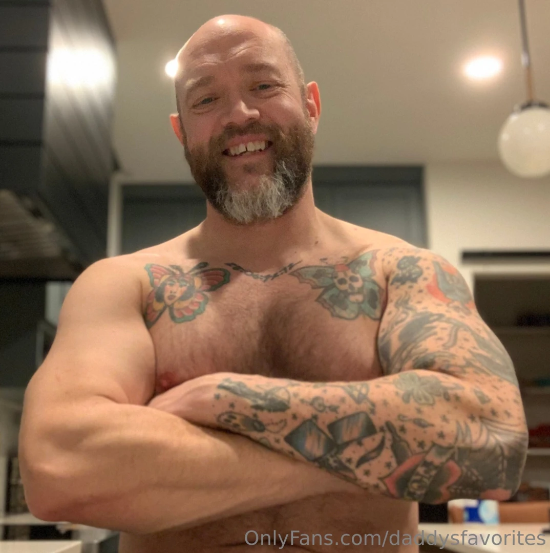 Hi babiesss- daddy misses you cum sext me at hung_daddydom part 1 