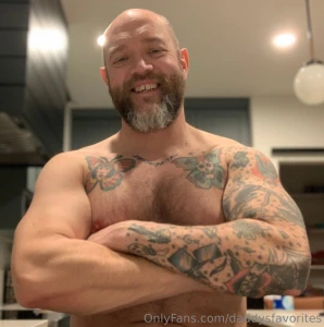 Hi babiesss- daddy misses you cum sext me at hung_daddydom part 1