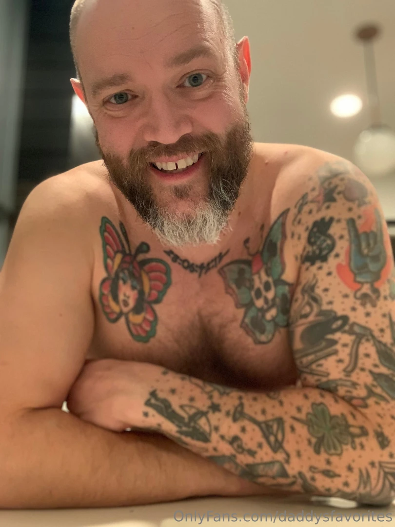 Hi babiesss- daddy misses you cum sext me at hung_daddydom part 4 