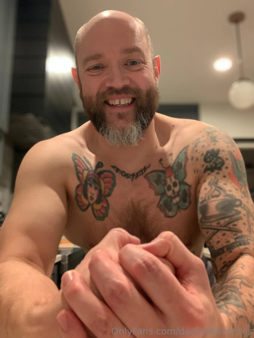 Hi babiesss- daddy misses you cum sext me at hung_daddydom part 3 