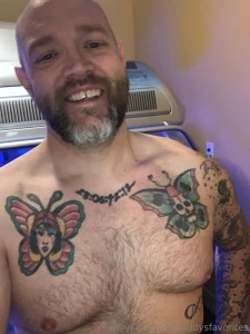 Babes tell daddy your wildest desires- dm me