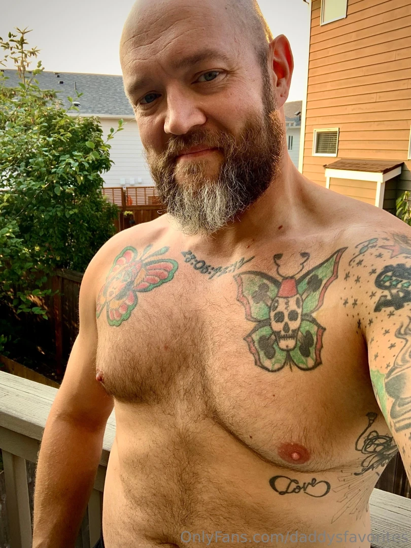 Daddy outside hung_daddydom 