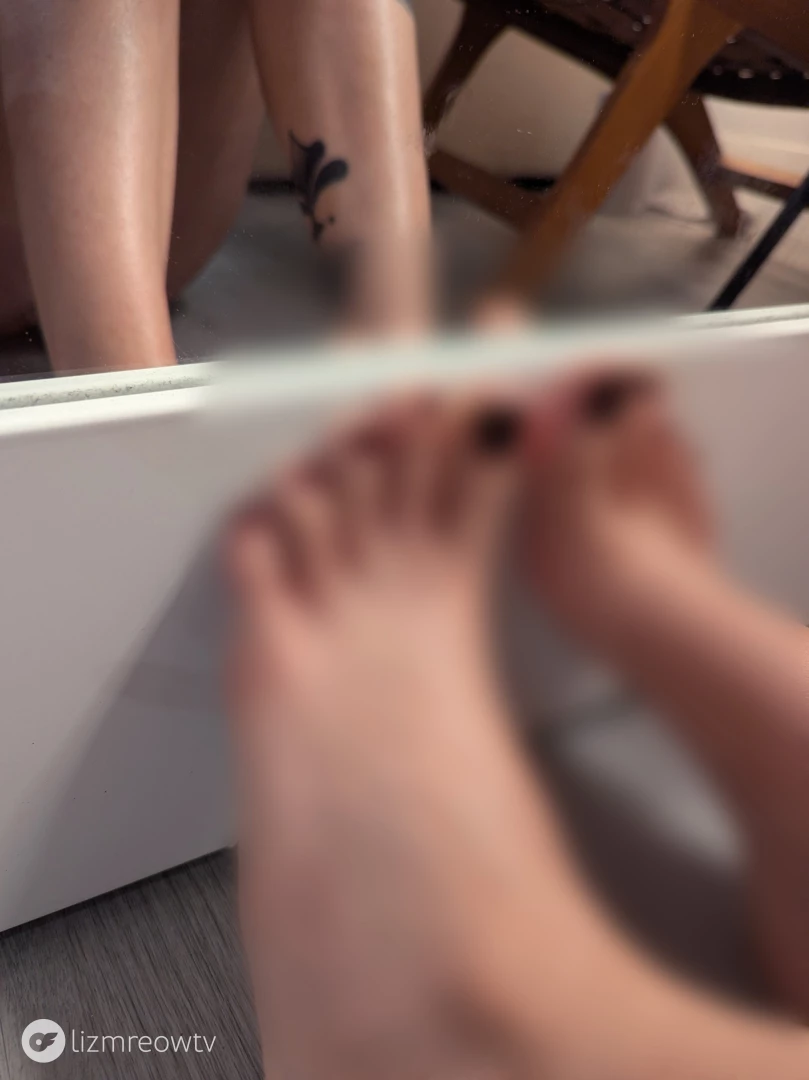 I m back from my pedicure and took some photos theyre looking soooo 