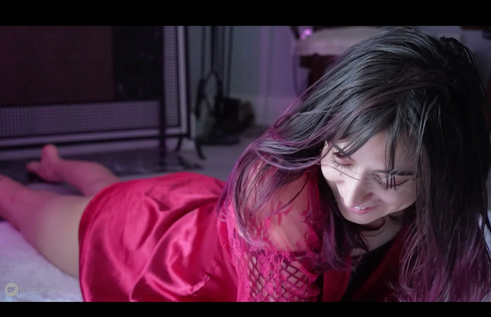 Lady in red 5 hr scroll through the pictures they get naughtier we get part 3 