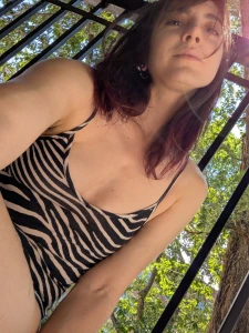 I m online come visit and make me do naughty things lizmreow tv