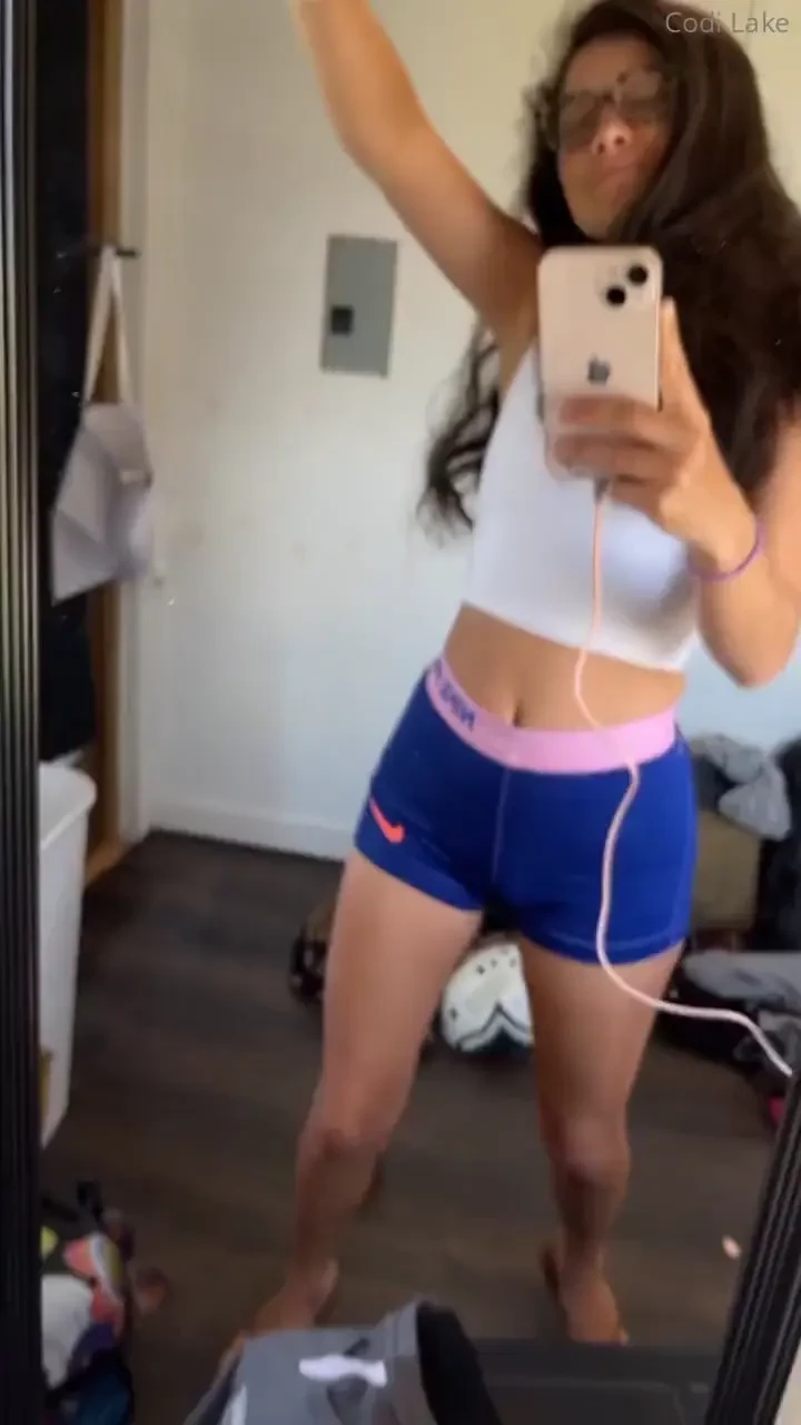 Happy holidays y all over an hour of content to enjoy for free un like 