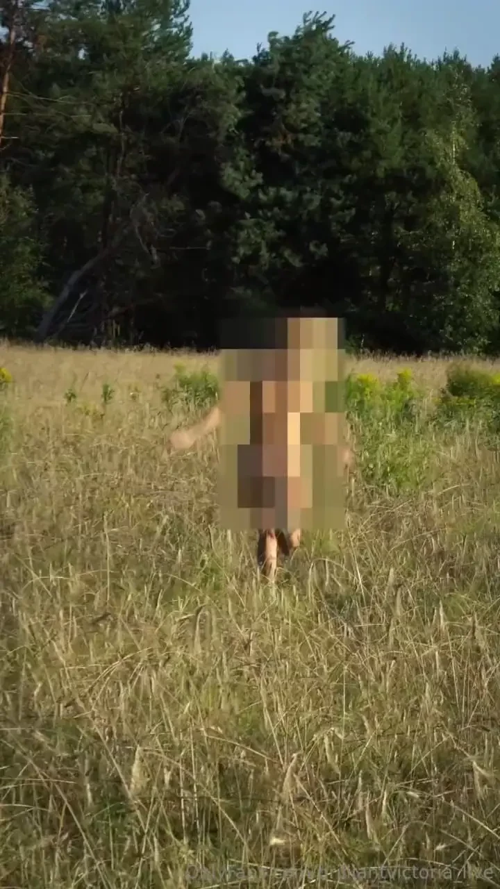 I love to run naked and have fun 