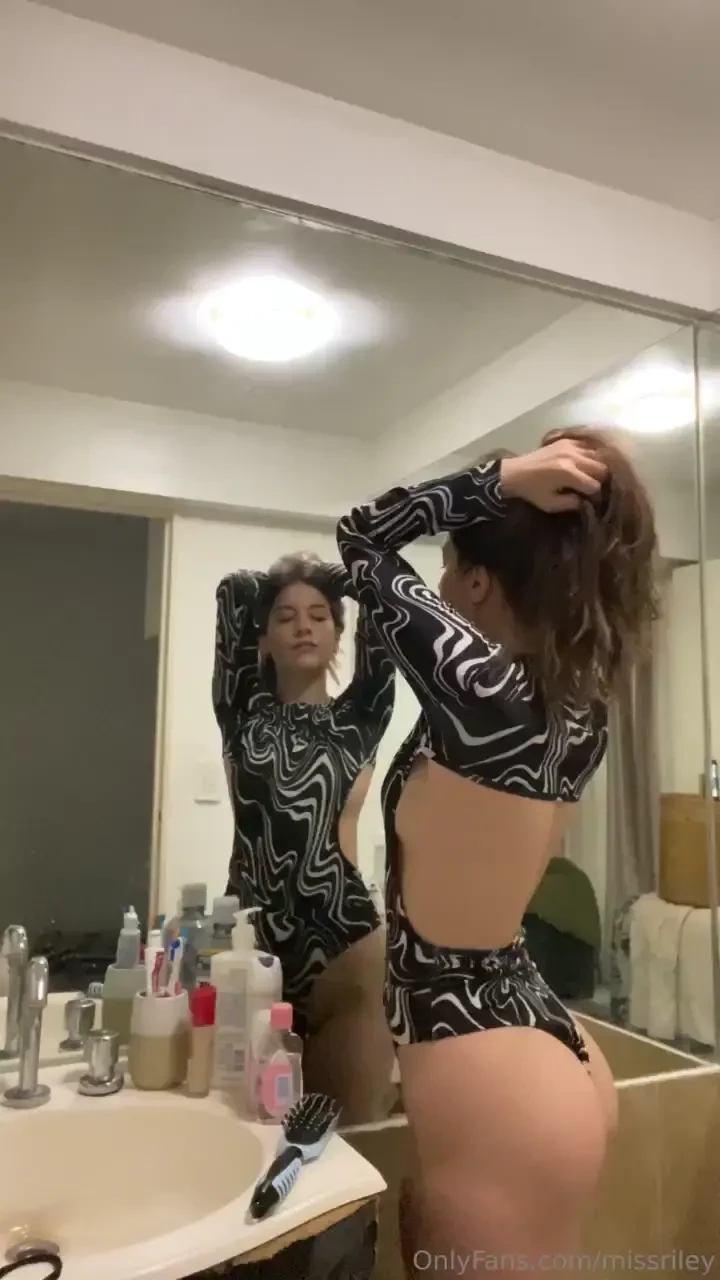 Some videos of me when i m dressing up 