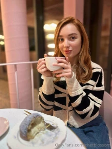 Believe me i taste sweeter than this bun