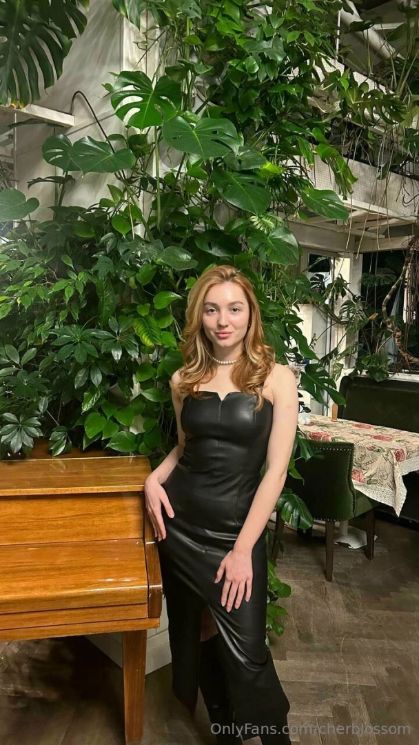 The black leather on my body slides and creaks so nicely especially 