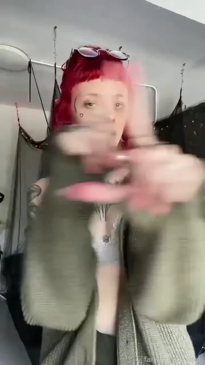 Gh i love how i look in black what do you think should i dye my hair 