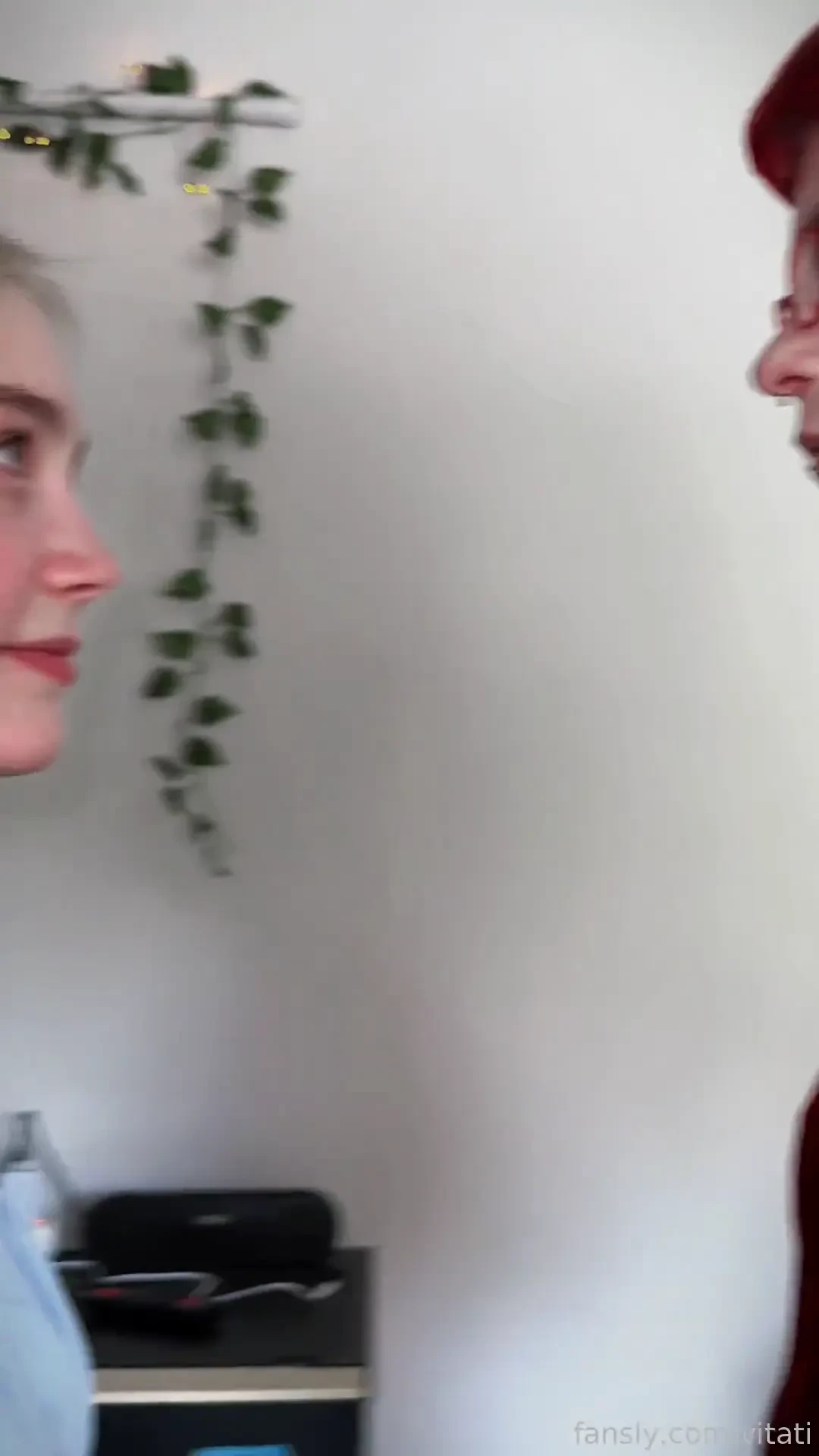 Omg did you see her lip twitch the way lola_tate breaks character is 