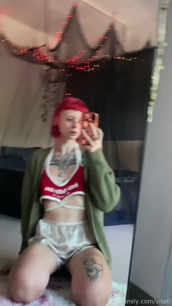 Reminding you of one of my most special cosplays - beetlejuice not 