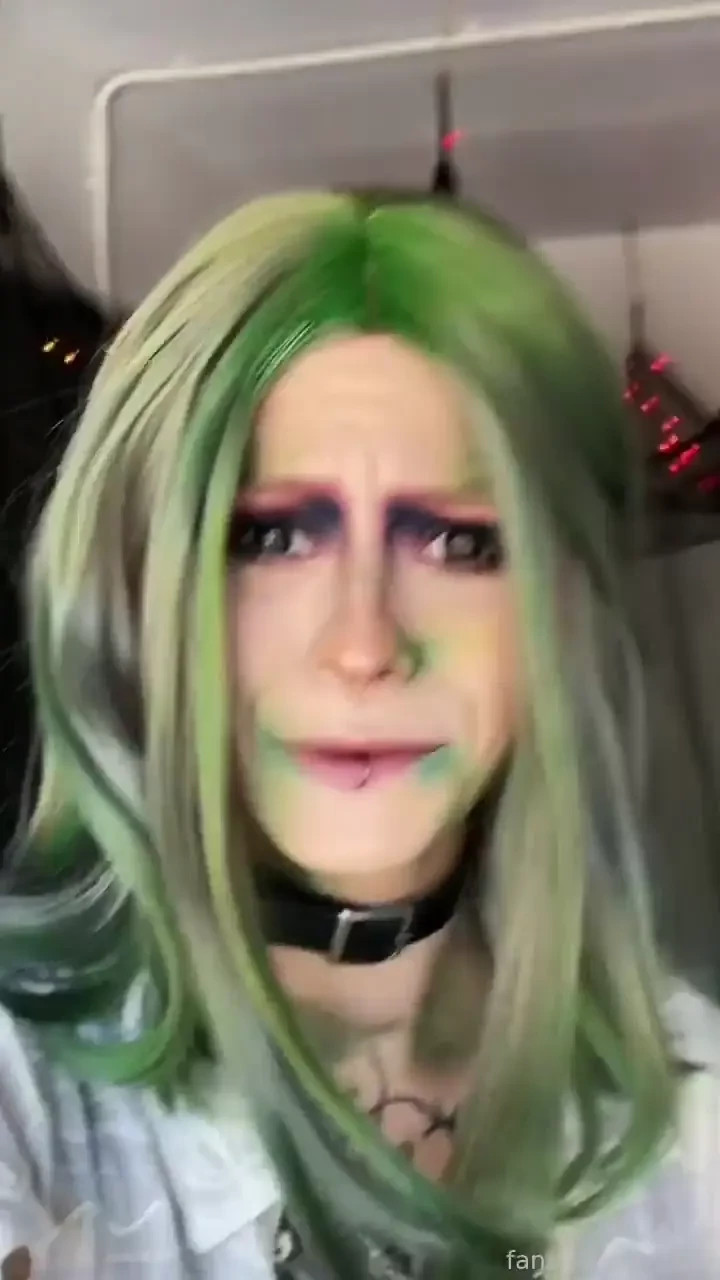 Ohhh guess who decided to haunt your feed today yeah it s me - vi 