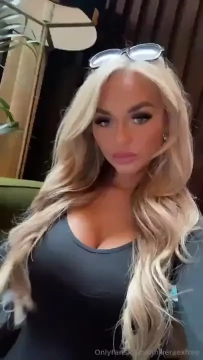 I m waiting for you babe you re late for our date 