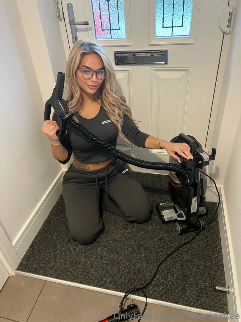 I find cleaning very therapeutic emilieraex for the naughtyyyy 