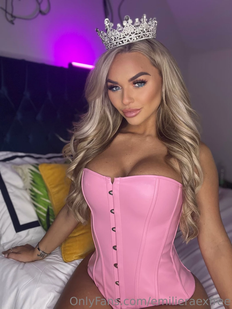 Tell me i am a pretty princess and spoil me 