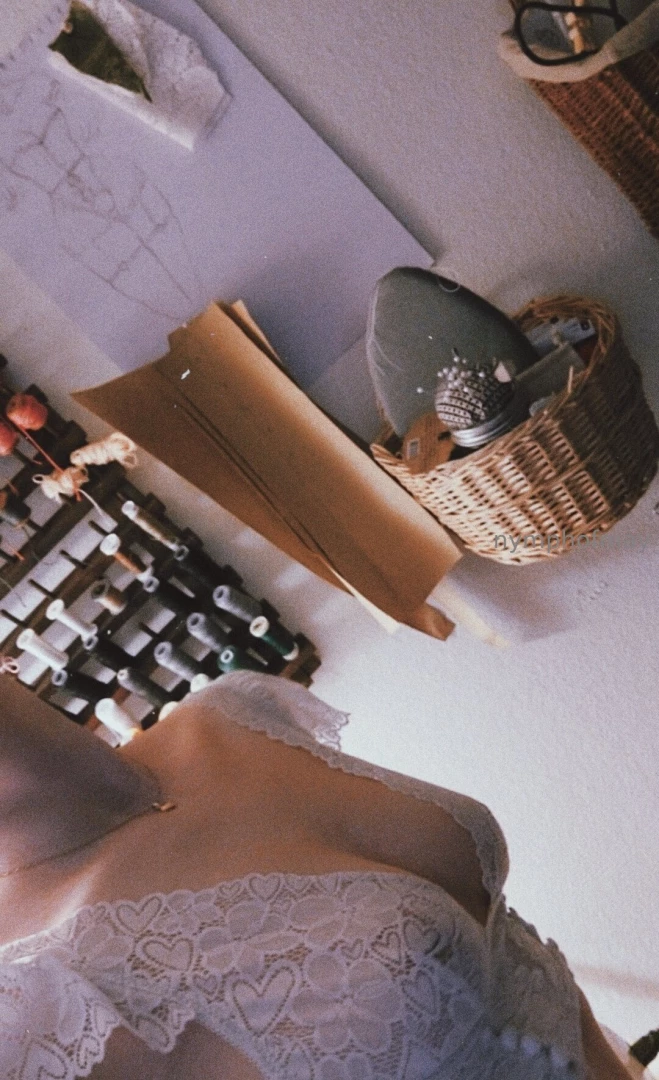 Sneakpeek you see the drawing on the wall it s a costume idea i been 