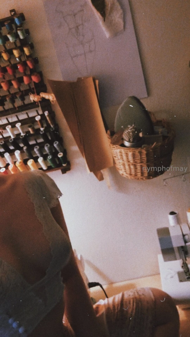 Sneakpeek you see the drawing on the wall it s a costume idea i been part 1 