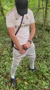 Une bonne baise d un rebeu dans les bois en survet tn autour de