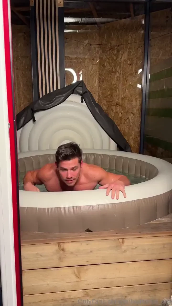 Do you like white wet undies let me know 