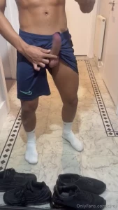 Who d get on there knees and suck my fat cock for me after my match