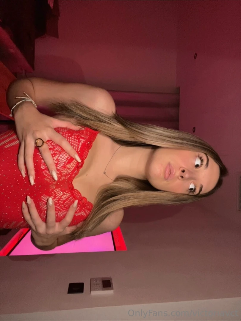 Trouves une personne qui me ressemble cris le en commentaire je compte 