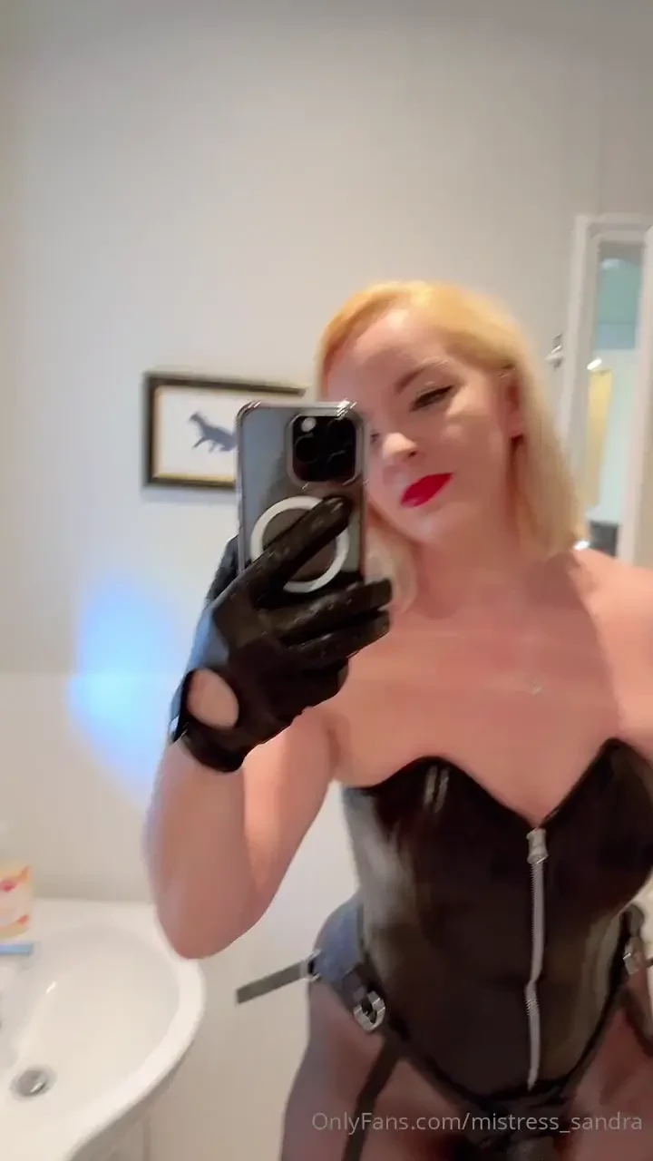 Love this leather ensemble 