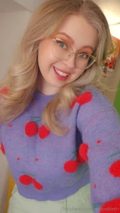 Good morning i m about to start my stream check your dms for some