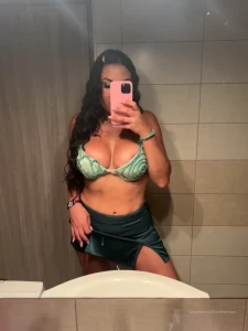 Do you like my outfit i feel like a goddess