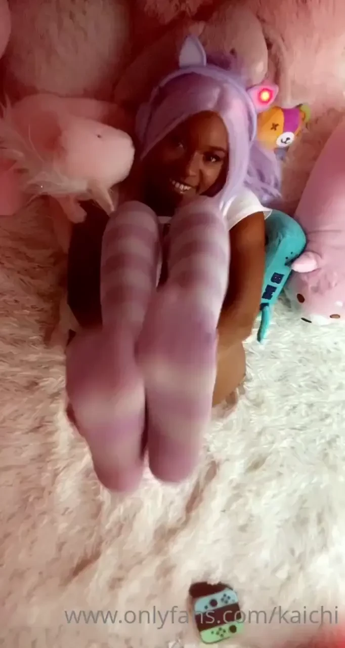 Some videos of your bratty egirl in her natural habitat part 1 