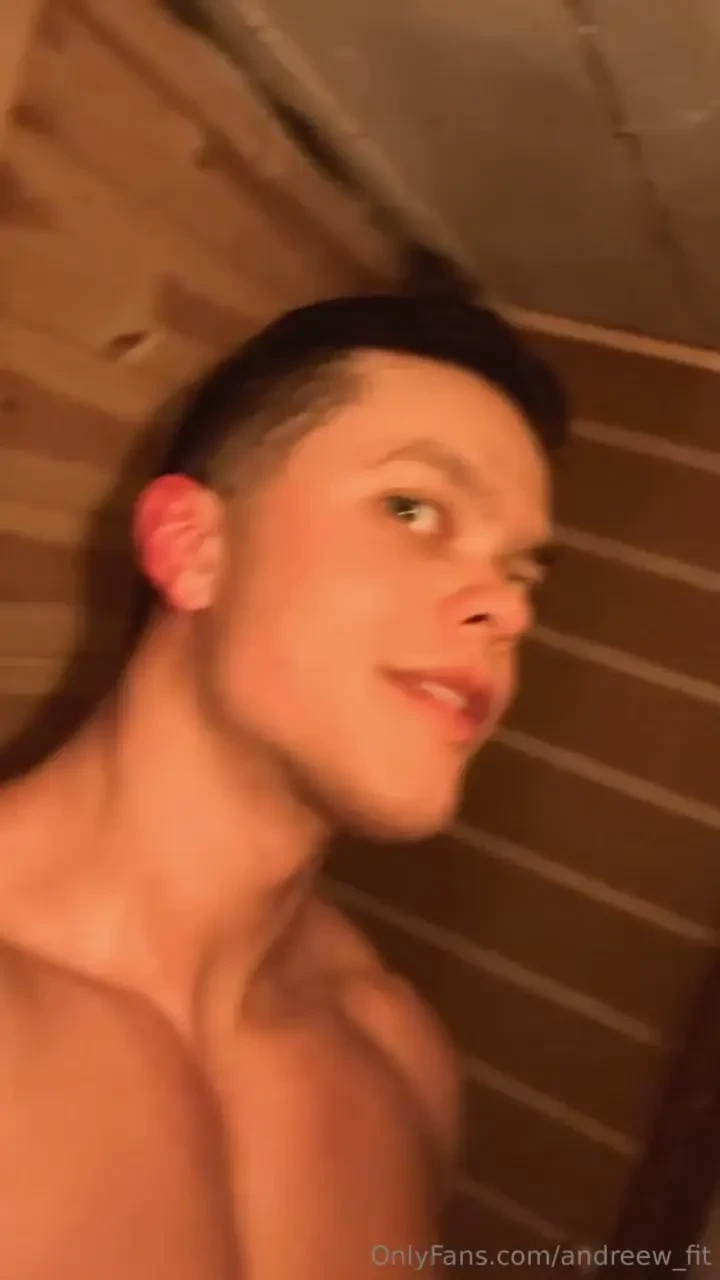 Come to the sauna with me 