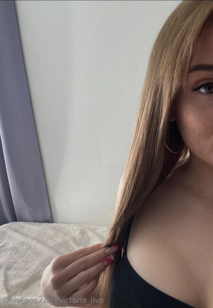 1er indice petit aper u de ma copine avec qui je vais faire un live 