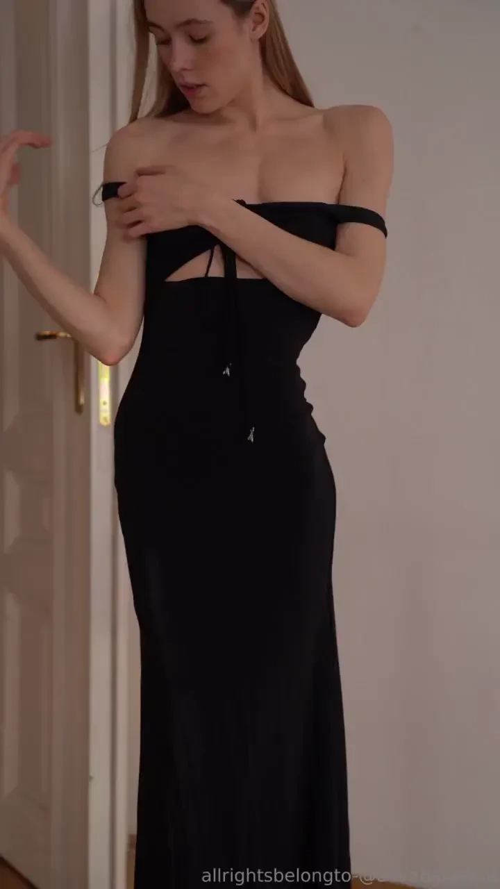 Slowwwwllly stripping of my dress for you 