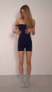 Oh sorry didin t really i was flashing u there